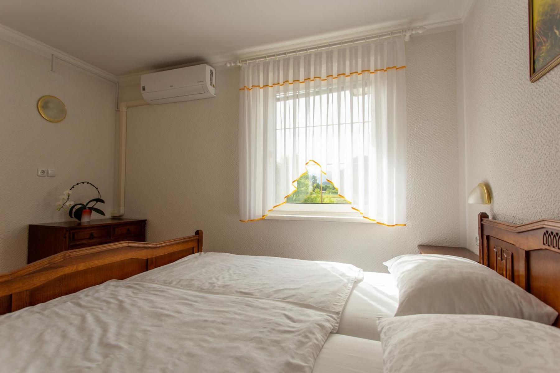 Gostisce Pri Dveh Petelinih Hotel Bled Exterior photo